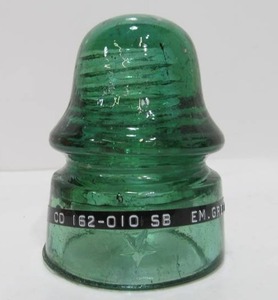 lot 211 image: Antique CD 152 Emerald Green Glass Insulator