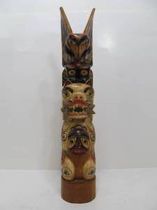 lot 225 image: Vintage Carved Wooden Totem Depicting Eagle Bear etc