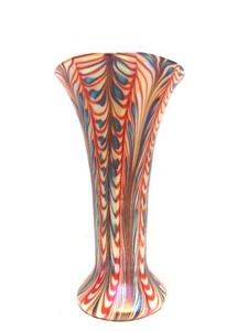 lot 159 image: Gorgeous Signed STEVEN LUNDBERG Art Glass Vase
