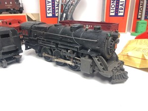 lot 27 image: Excellent Lot of Vintage LIONEL O Gauge Train Cars & Accessories 