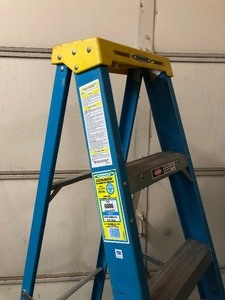 lot 337 image: Nice Condition WERNER Model 6006 Fiberglass Ladder
