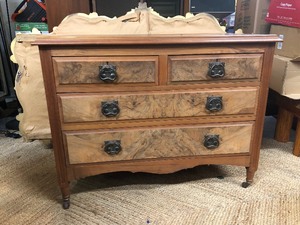 lot 321 image: Beautiful Vintage Burled Front Dovetailed Wood Dresser