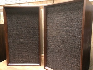 lot 21 image: Nice pair of Vintage Maximus 5 Speakers