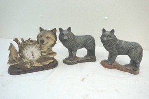 wolf statues