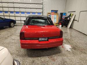 lot 3 image: 1991 Oldmobile Cutlass Convertible