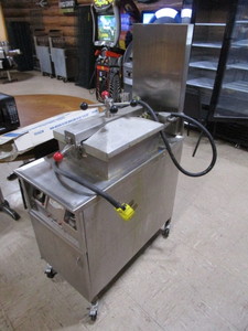 Henny Penny Pressure Fryer 18x36x59