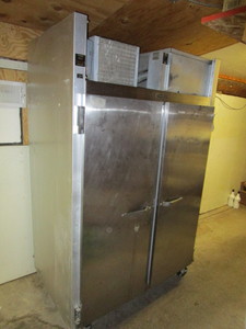 Traulsen Freezer 34x52x83