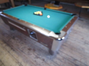 Valley Pool Table & Pool Cues & Rack