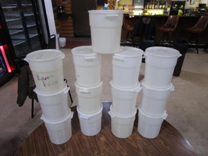 (130 3.5qt Containers wLids