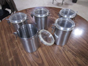 (5) 4.5x7 Storage Containers