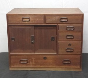 lot 1 image: Vintage Wooden Cabinet