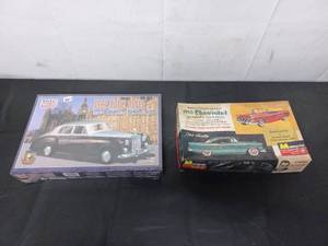 lot 29 image: Two Model Car Sets