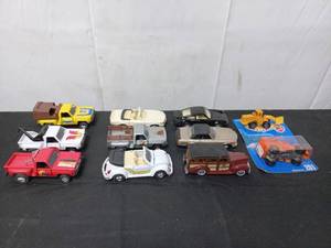 lot 86 image: Collection of Wind Up CarsTrucks and More