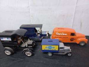 lot 92 image: 4 Ertl Truck Banks