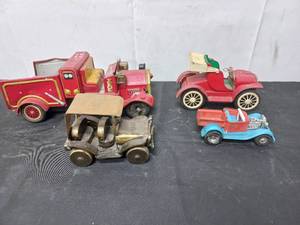 lot 93 image: 4 Metal Toy Trucks