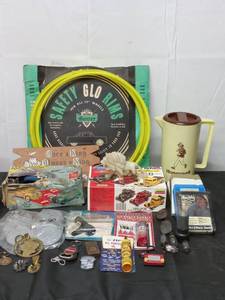 lot 143 image: Large Assortment of Vintage Items and More