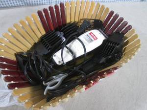 lot 219 image: (BS) Wahl Hair Clipper with Accesso...