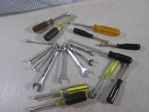 lot 227 image: (EC1) Assorted Wrenches and Nut Dri...