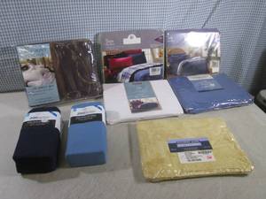 lot 231 image: (F-2) Twin Size Sheet Set and Assor...