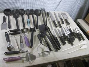 lot 254 image: (F-0) Assortment of Kitchen Knives ...