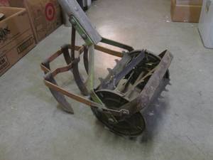 lot 4 image: (EW7) Vintage Push Cultivator...