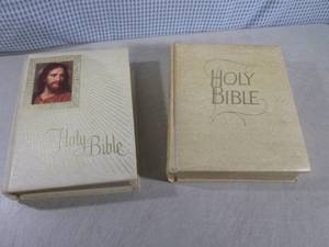 lot 32 image: (BSB) Vintage Holy Bible Fireside F...