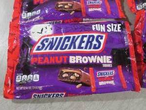 lot 101 image: (B-2) 4 Bags Fun Size Snickers Pean...