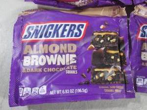 lot 103 image: (B-2) 4 Sharing Size Bags Snickers ...