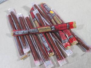 lot 108 image: (B-2) 12 Jack Links Original Beef S...