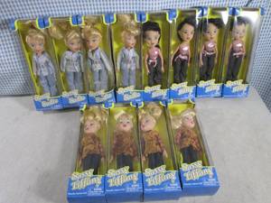 lot 122 image: (EC1) Lot of 12 Sassy Dolls 4 each ...