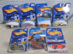 lot 127 image: (EC1) Assorted Hot Wheels in Packag...