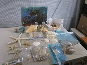 lot 169 image: (EW6) 3D Dolphin Picture and Assort...