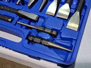lot 326 image: Chisel Set with Blue Plastic Carry Case