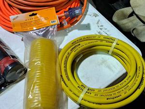 lot 360 image: Lot of (2) Air Hoses
