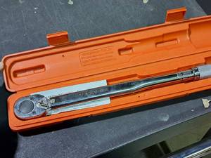 lot 362 image: Tekton 18 Torque Wrench with Plastic Carry Case