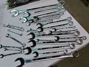 lot 386 image: Lot of (27) Combination Wrenches - ASE and Metric