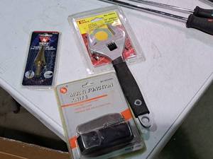 lot 409 image: Lot of (3) Hand Tools - SE Tools Multi-Function Knife, Neiko Tools Step Drill Bit, T&E Tools Super Slim Adjustable Wrench
