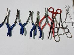 lot 415 image: Lot of (10) Hand Tools - Pliers, Snips