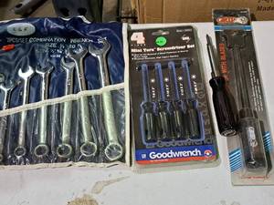 lot 407 image: Lot of (4) Hand Tools - K&F 7-piece Combination Wrench Set SAE, 4-piece Mini Torx Screwdriver Set, Screwdriver, GRIP Scraper
