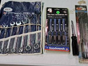 lot 408 image: Lot of (4) Hand Tools - K&F 7-piece Combination Wrench Set SAE, 4-piece Mini Torx Screwdriver Set, Screwdriver, GRIP Scraper