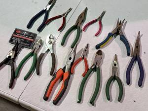 lot 422 image: Lot of (13) Hand Tools - Various Pliers