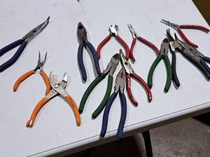 lot 424 image: Lot of (13) Hand Tools - Various Pliers