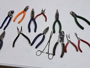 lot 425 image: Lot of (13) Hand Tools - Various Pliers