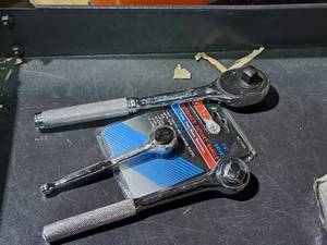 lot 441 image: Lot of (3) Ratchet Handles