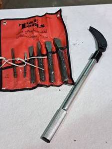 lot 467 image: Lot of (2) Hand Tools - Adjustable Pry Bar, T_E Tools Chisel Set (incomplete)