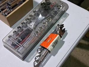 lot 488 image: Lot of (2) Hand Tools - Boxer 21-pc Ratchet Handle and SAE  Metric Socket Set, Bench Top 7-pc Combination Wrench Set Metric