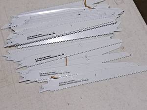 lot 493 image: Lot of (25) 9 6T Bi-Metal with Cobalt Blades