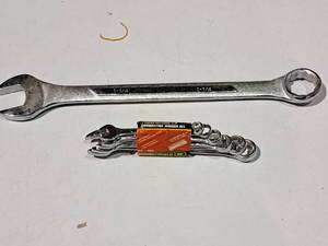 lot 500 image: 1-14 Combination Wrench with Bench Top 7-pc Combination Wrench Set