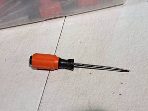 lot 505 image: Lot of (30) Assorted Screwdrivers