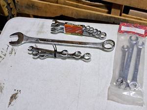 lot 501 image: 1-18 Combination Wrench with Bench Top 7-pc Combination Wrench Set, 3-pc Flare Nut Wrench Set, 3-pc SAE Flarenut Wrench Set